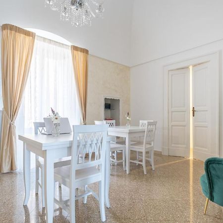 Chic B&B Piazza della Libertà Ostuni Esterno foto